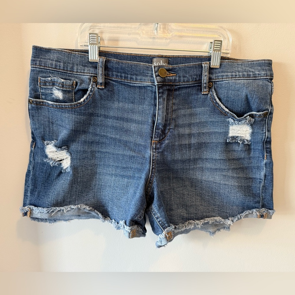 New York & Company Frayed Hem Jean Shorts Size 12